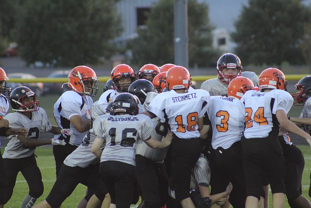 哈维-西蒙斯在切尔西官宣哈托评论区留言：我宝❤️